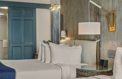 Goat Island Hotel | Ultimate Stay! Spacious Unit, Pool, Restaurant, Downtown Shopping District!