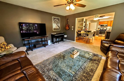 Boyne City House | Ultra Comfy, Clean & Spacious, Private Home in Boyne | Dogs Ok! | Walk to Town