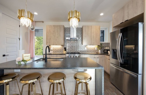 Talbot's Corner House | Ultra Heated Rooftop Pool! Arcade, Elevator, EV Charger, Sleeps 12, Full Home