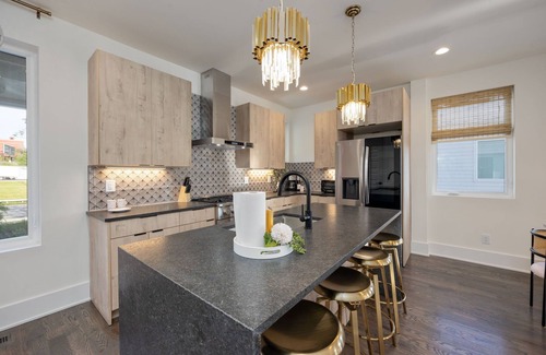 Talbot's Corner House | Ultra Heated Rooftop Pool! Arcade, Elevator, EV Charger, Sleeps 12, Full Home
