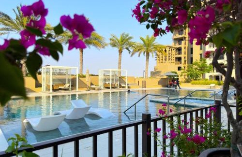 Umm Suqeim 3 Apartment | Ultra Luxury Flat with Amazing Pool Near to Burj