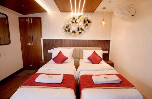Alappuzha Boat Rental | Ultra Luxury House Boat Alleppey By LexStays