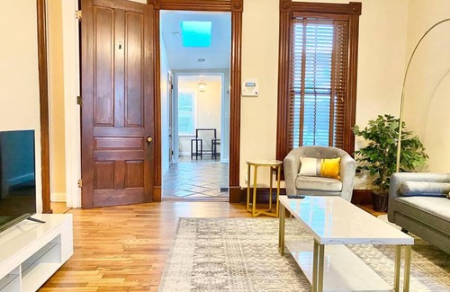 Oregon District House | Ultra Luxury Oregon District - 6th St - King Bed