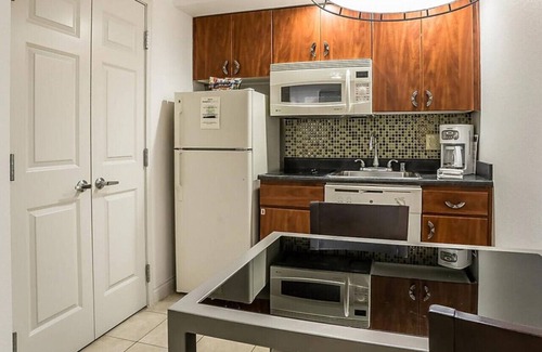 Las Vegas Apartment | Ultra Modern 1BD condo near the Famous Las Vegas S
