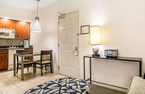 Las Vegas Apartment | Ultra Modern 1BD condo near the Famous Las Vegas S