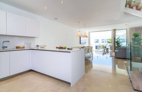 Marbella Cottage | Ultra-Modern 4-BDRM Townhouse La Finca (est. 2020)