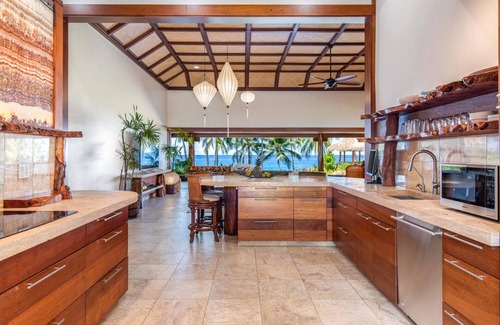 Kailua-Kona Villa | Ultra private oceanfront gated compound with pool & spa just minutes from town.