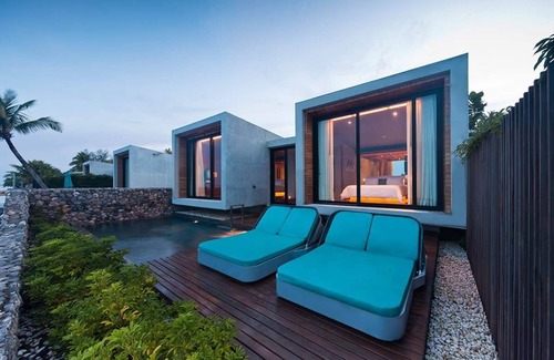 Khuekkhak Villa | Ultra Spacious Beachfront Grand Pool Villa