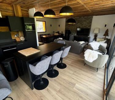 Les Claux Ski Chalet | Un Écrin de Sérénité Face aux Montagne chalet nathalya