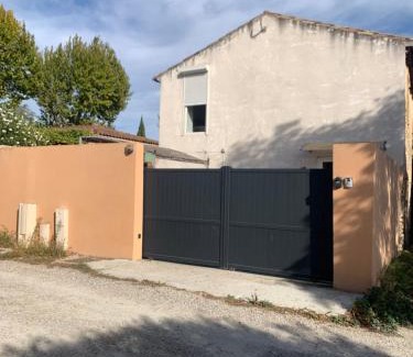 Violes Apartment | Un petit coin de Provence convivial