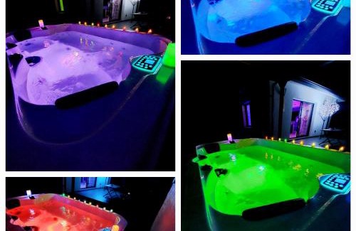 Ychoux Villa | Un Séjour Romantique en couple avec Jacuzzi privé Chromothérapie Jardin Maison privée