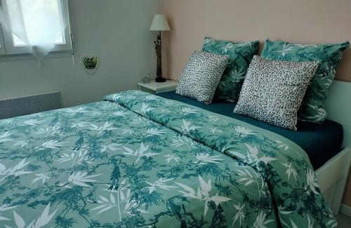 Thilouze Apartment | un studio avec une entrée indépendante