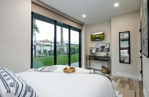 Downtown House | Unbeatable Location, Heated Pool, Bbq, Misters