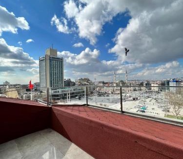 Gumussuyu Mahallesi Apartment | Unbeatable View, Cozy Penthouse with Terrace in Taksim Square