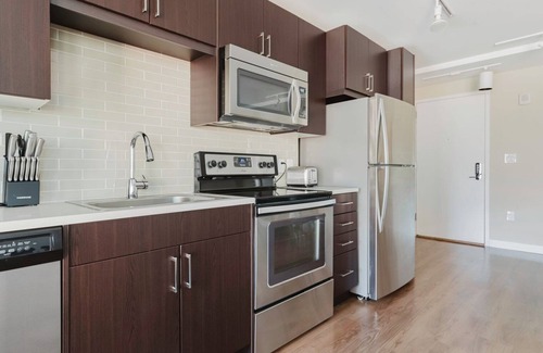 Theatre District Apartment | Unbelievable Chinatown 1BR w/W/D, near Green Line & Bars, by Blueground