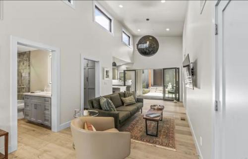 Alta Heights House | Uncork & Unwind I Sip, Soak & Stroll Downtown Napa