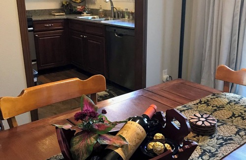 College Station House | Under 3/4 of a mile from A&M/Kyle Field ~ FREE football gameday PARKING PASS