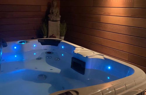 Grez-Doiceau Apartment | Under a perched roof, a small cocooning studio with private Spa