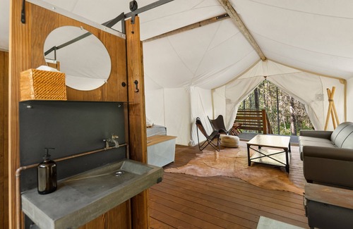 Coram Cabin | Under Canvas Glacier