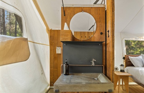 Coram Cabin | Under Canvas Glacier