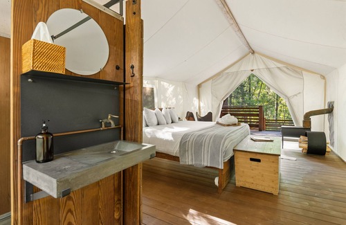 Coram Cabin | Under Canvas Glacier
