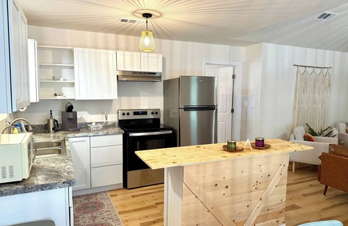 Ocean Springs House | Under the Oaks - dog friendly near water and 15 min to Downtown Ocean Springs