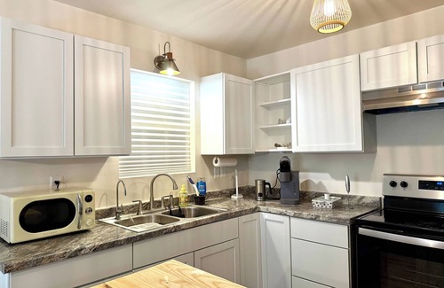 Ocean Springs House | Under the Oaks - dog friendly near water and 15 min to Downtown Ocean Springs