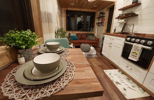 Fountain Cabin | Underneath the stars Romantic Tiny Retreat