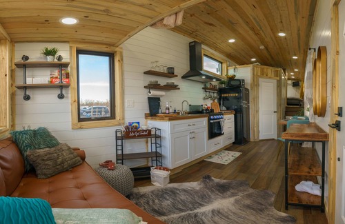 Fountain Cabin | Underneath the stars Romantic Tiny Retreat