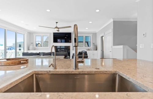 Sunset Beach House | "Undoer of Knots" Private Pool, New Golf Cart! Elevator, Screened Porch, Charging Station!