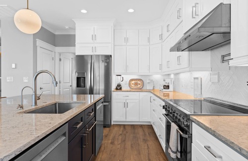 Sunset Beach House | "Undoer of Knots" Private Pool, New Golf Cart! Elevator, Screened Porch, Charging Station!