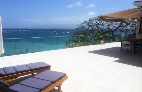 Perinet Apartment | Une Terrasse sur la Mer