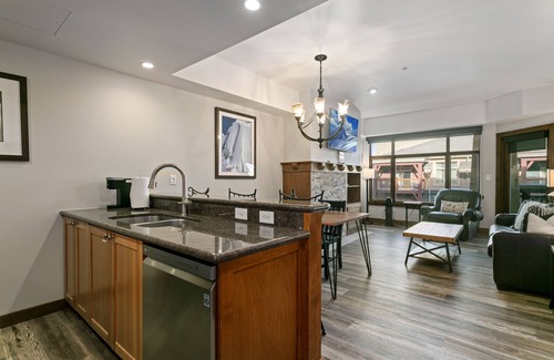Park City Apartment | Unequalled Ski in Out, Next to Gondola, Sundial 2Br, Pool, Hot tub, Condo Nast Winner C211