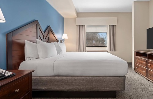 Tannersville Hotel | Unforgettable Getaway! 2 Units w/Complimentary Breakfast, Indoor Activities!
