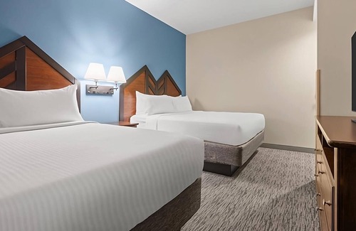 Tannersville Hotel | Unforgettable Getaway! 2 Units w/Complimentary Breakfast, Indoor Activities!