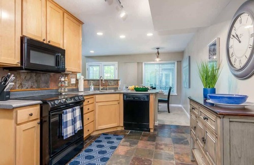 Midvale House | Union Duplex Crossroads and Gateway in Salt Lake with Hot Tub