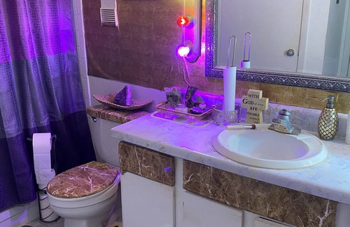 South Main Condo | Unique 2 bdrm condo w/cold AC, WiFi, sauna, foot massager, patio by NRG Stadium