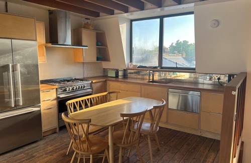 Hammersmith Broadway Apartment | Unique 2-bed duplex in fabulous west London location with a sunny balcony
