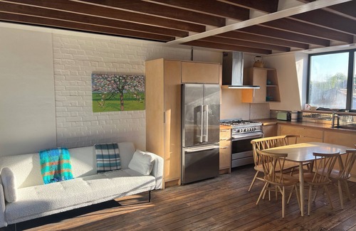 Hammersmith Broadway Apartment | Unique 2-bed duplex in fabulous west London location with a sunny balcony