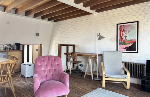 Hammersmith Broadway Apartment | Unique 2-bed duplex in fabulous west London location with a sunny balcony