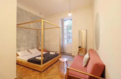 Sololaki Apartment | Unique 3BR Apt in Old Tbilisi - By Wehost