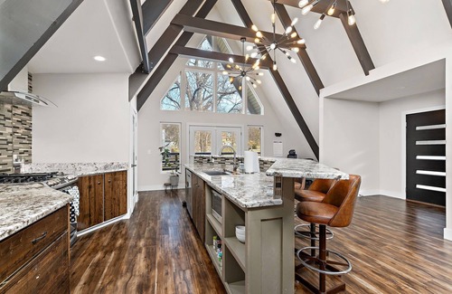 Independence House | Unique 4BR Into The Woods - Fire Pit