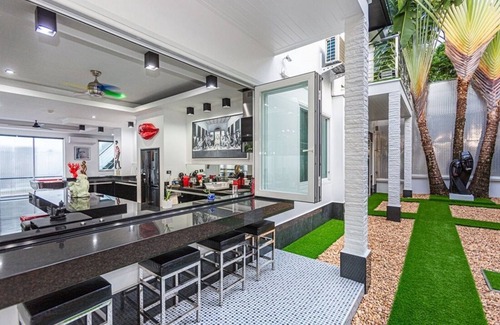 Ban Saiyuan Villa | Unique 7 bedrooms sea view villa Rawai Phuket