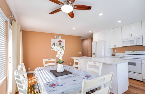 East Grove House | Unique 7bedroom-3bath sleeps 14