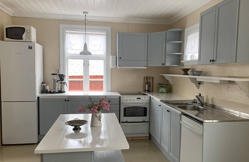 Bomlo House | Unique and charming holiday home with a rich sea house right on the seafront.