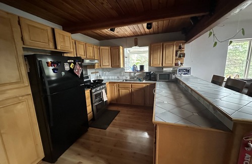 Girdwood House | Unique and cozy 4 bedroom home in Girdwood with hot tub!