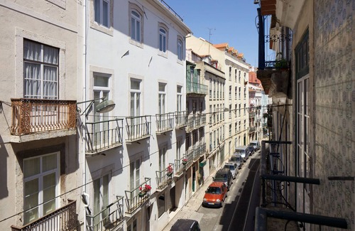 Misericordia Apartment | Unique apartment: 18th century glazed tiles (azulejos) in city center