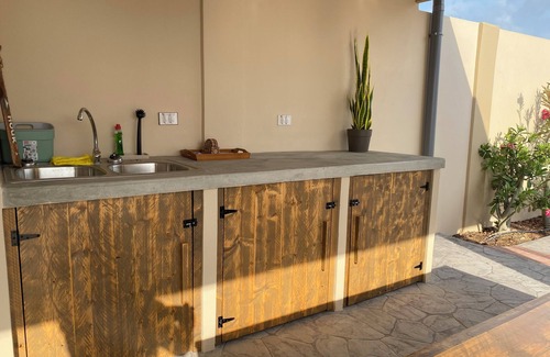 Oranjestad House | Unique Aruban style house incl. swimming pool, outdoor kitchen, toilet & shower!