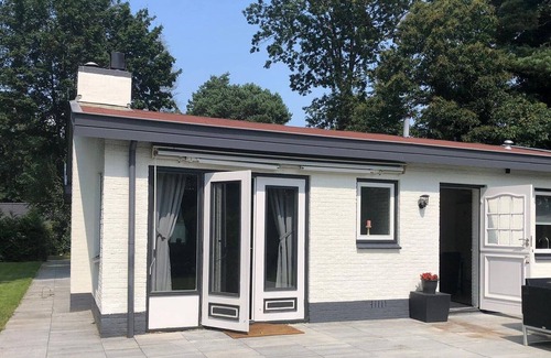 Municipality of Harderwijk Ski Chalet | Unique chalet in Harderwijk with large garden