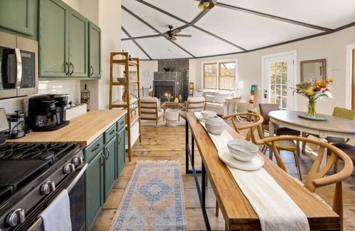 Athens House | Unique Circle House: Hot Tub, Lake & Pool Access